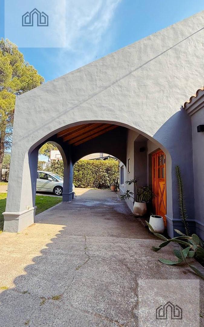 Foto de 3 dorm - 287 mts cub - 1100 mts Lote - Quincho - Pileta, imagen 3