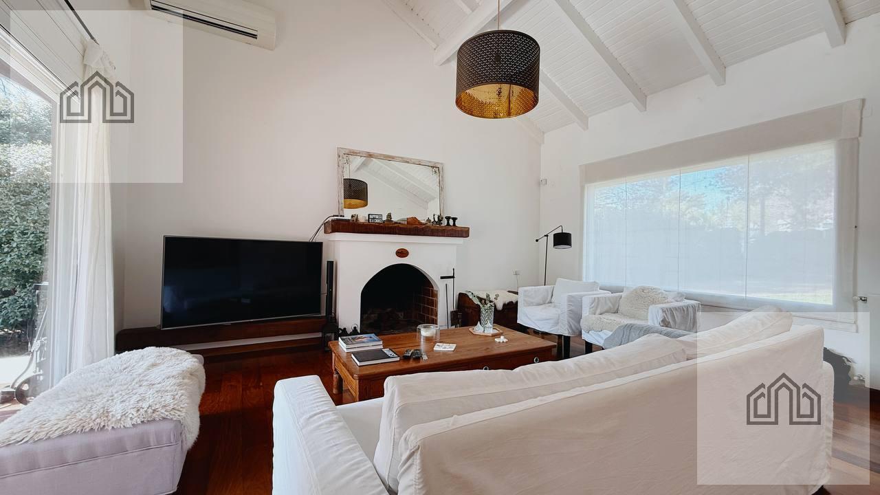 Foto de 3 dorm - 287 mts cub - 1100 mts Lote - Quincho - Pileta, imagen 2