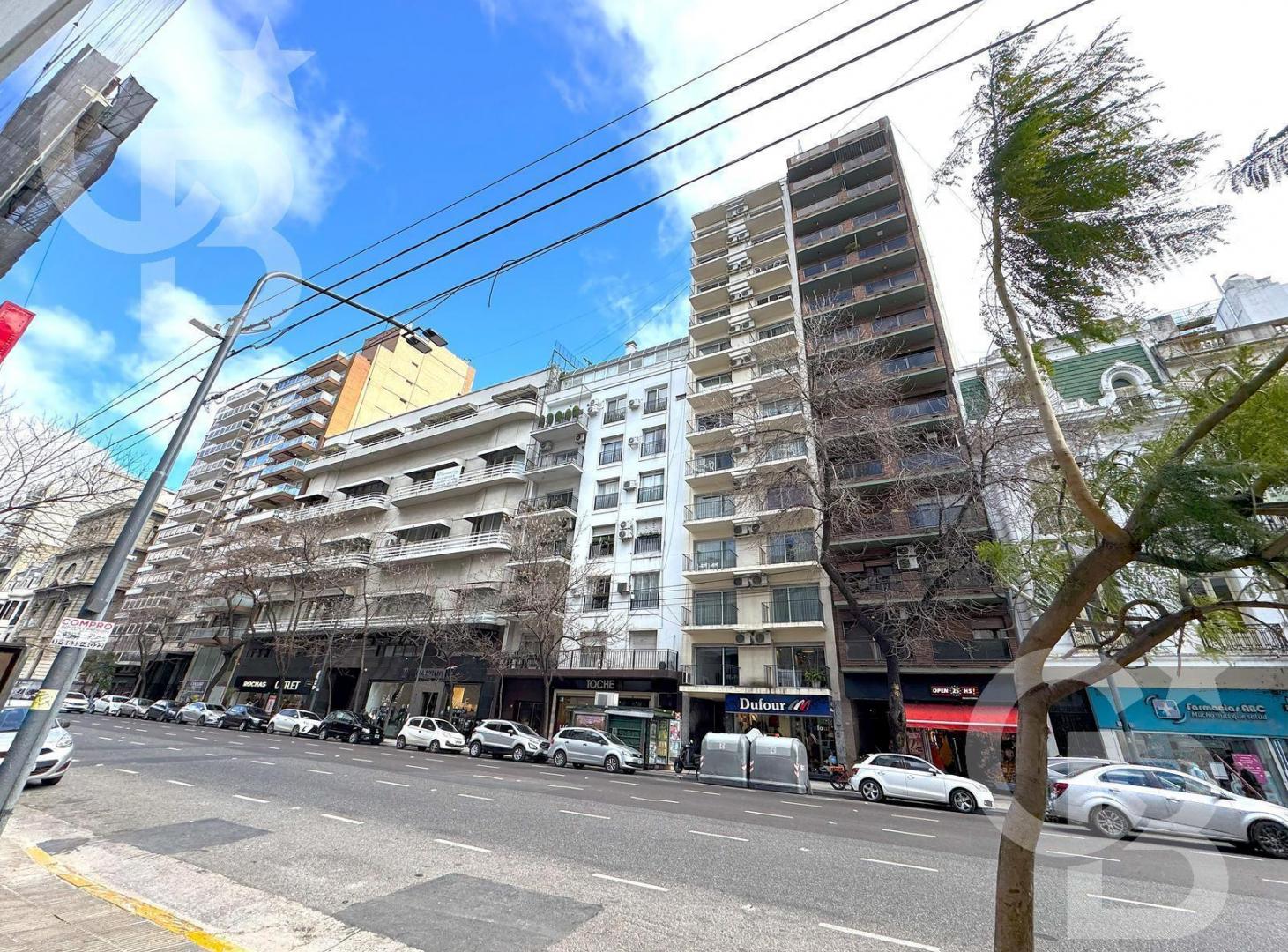Local Comercial con Deposito sobre Av. Callao 270 m2 totales