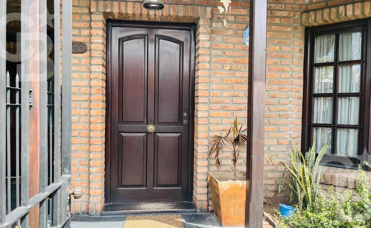 Foto de Venta Casa en Castelar, imagen 1