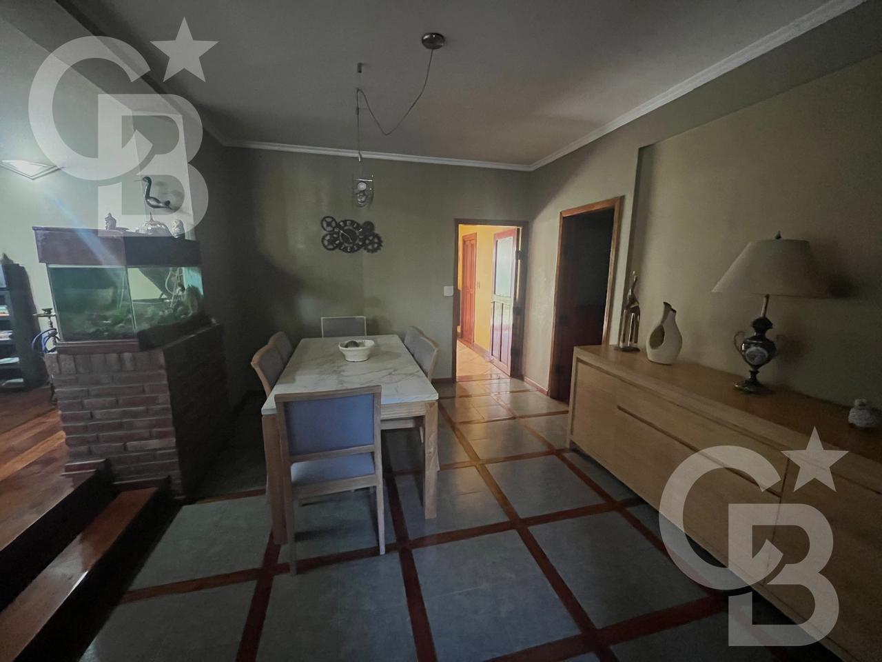 Foto de Venta Casa en Castelar de 5 ambientes con quincho y pileta, imagen 2