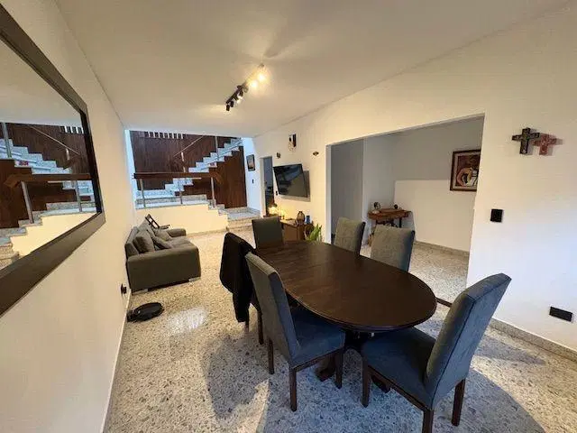 Casa 4 ambientes. | GALERIA GUEMES 165 2