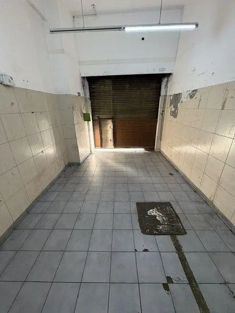 Local . | Avenida MItre 1620 2