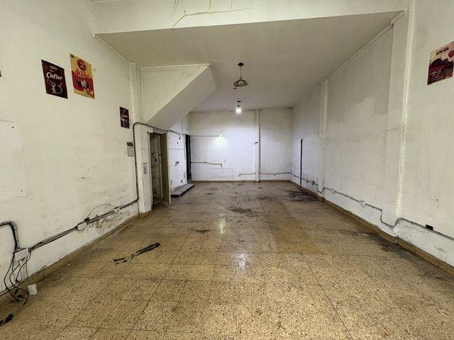 Local . | Avenida Mitre 1762