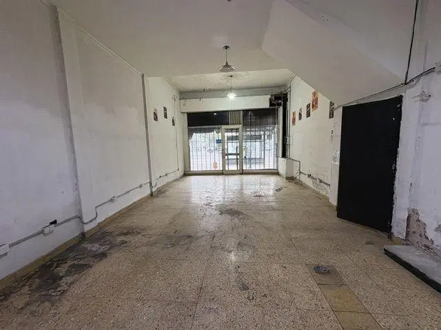 Local . | Avenida Mitre 1762 2