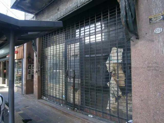 Local . | Avenida Mitre 1762 1