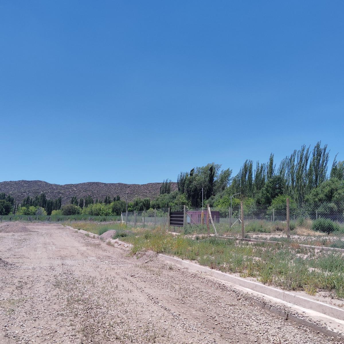 Patricia Zarco Inmobiliaria Vende. Lote en Perdriel. Barrio La Arboleda. 1