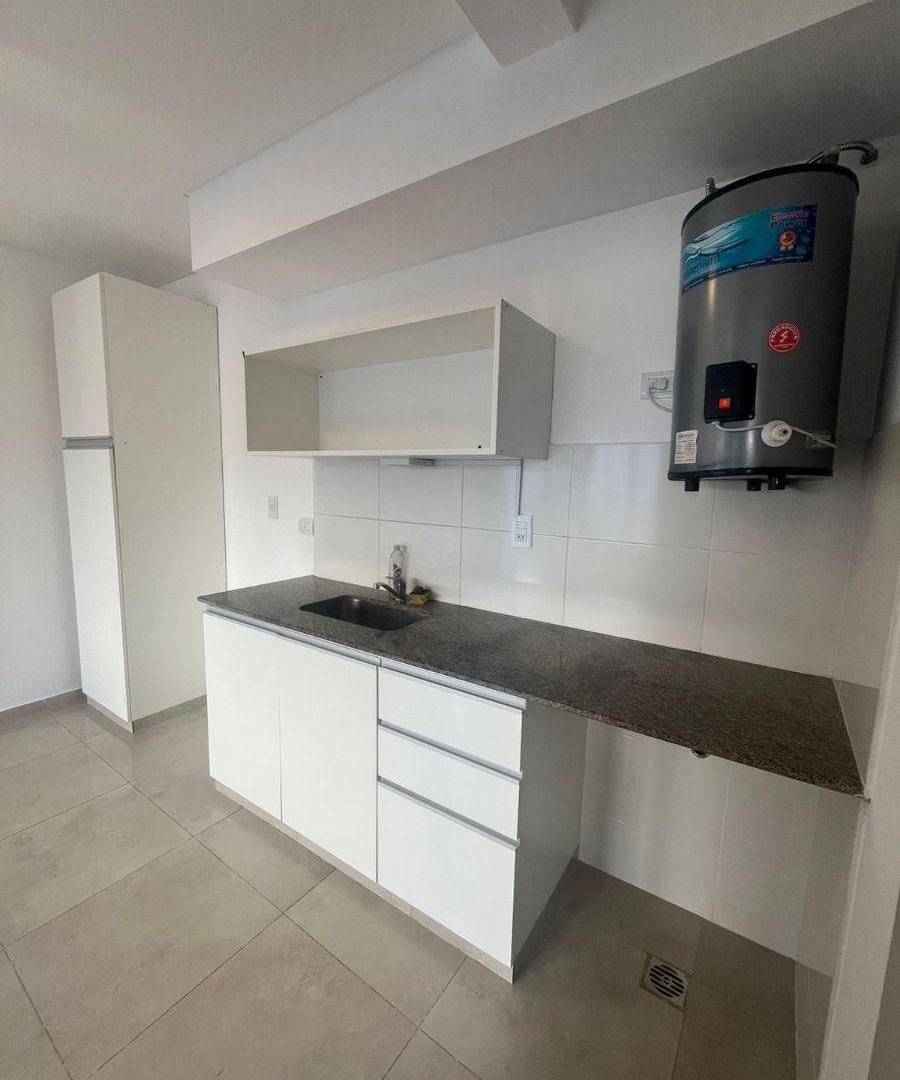 Foto de DEPARTAMENTO EN ALQUILER EN CALLE MARMOL Y PELLEGRINI, GODOY CRUZ., imagen 3