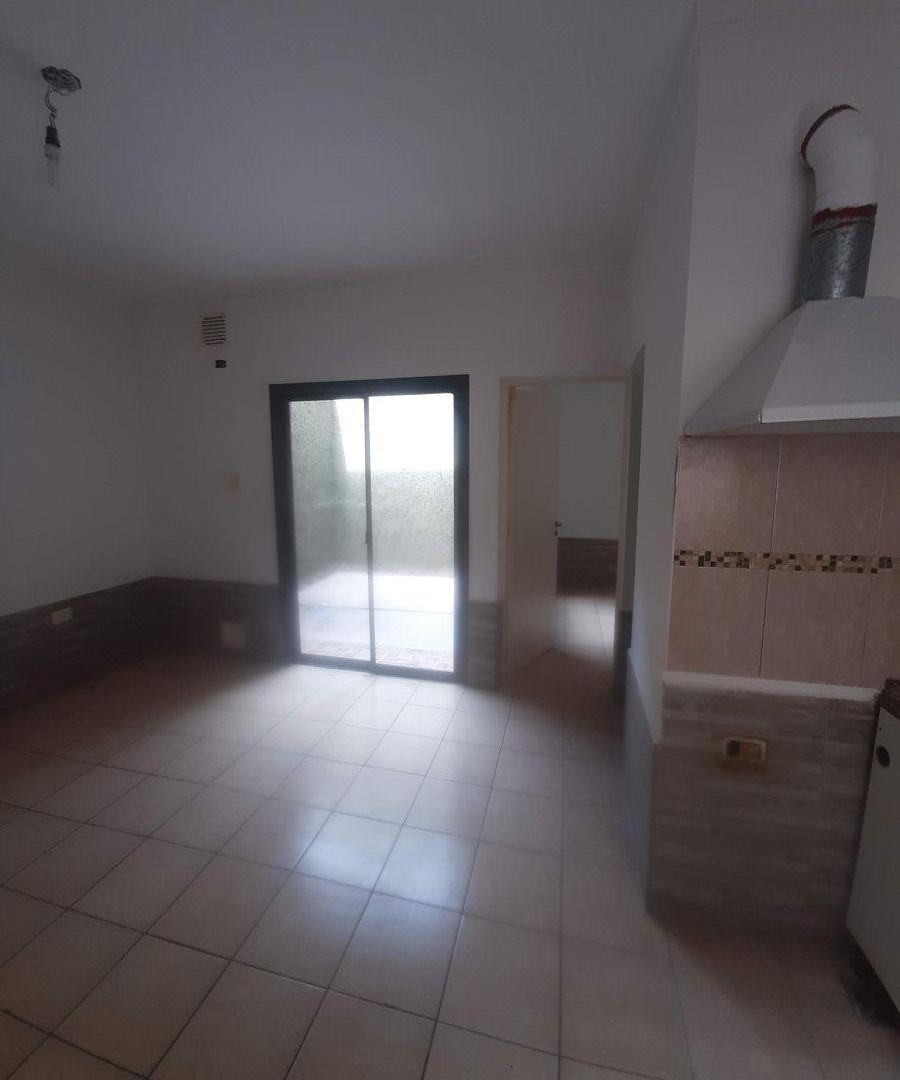 Foto de DEPARTAMENTO EN ALQUILER. BARRIO MARIANO MORENO. LAS HERAS., imagen 2