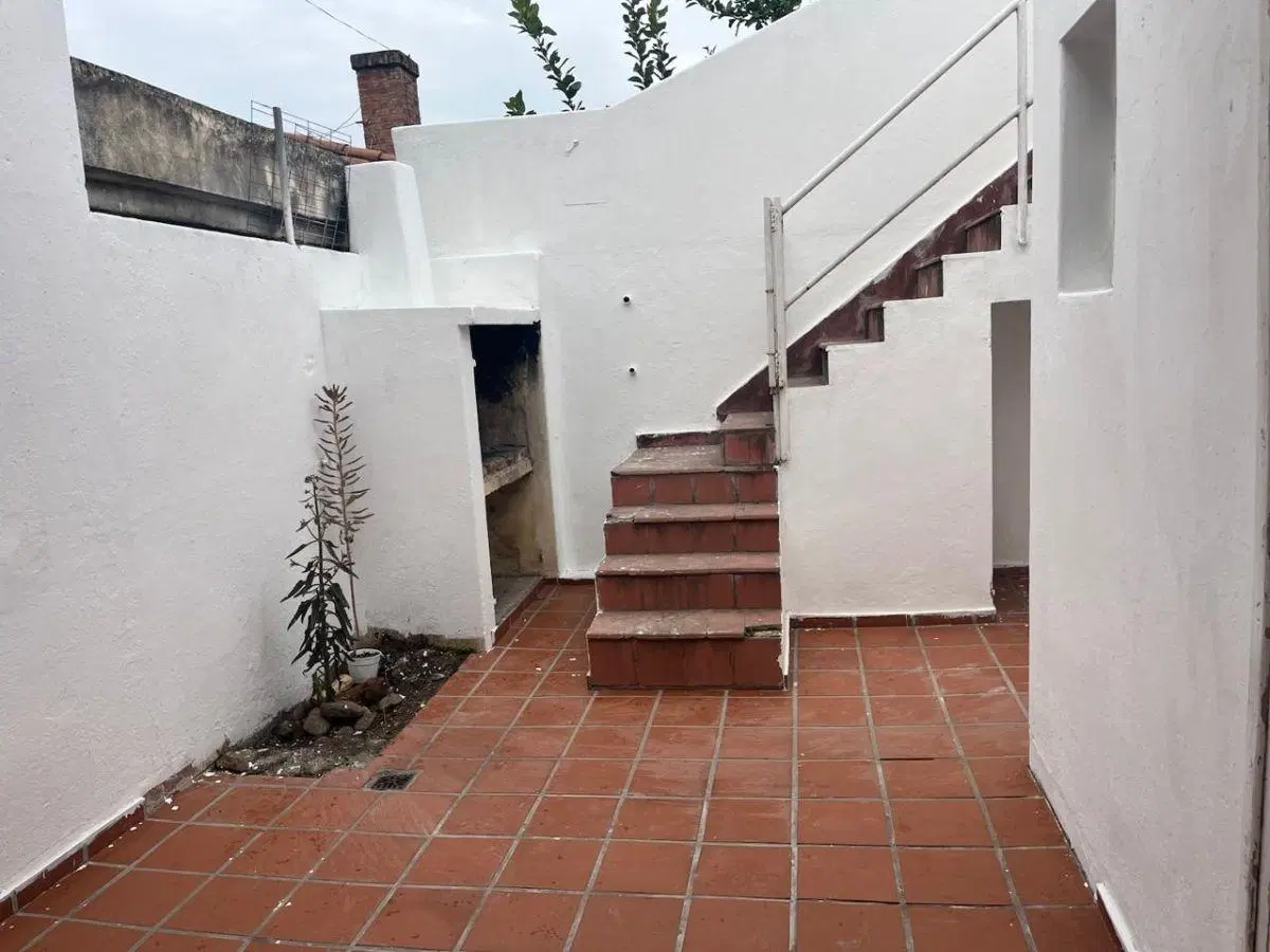 HERMOSA CASA EN JUNIORS- 2 DOR C/ COCHERA 5