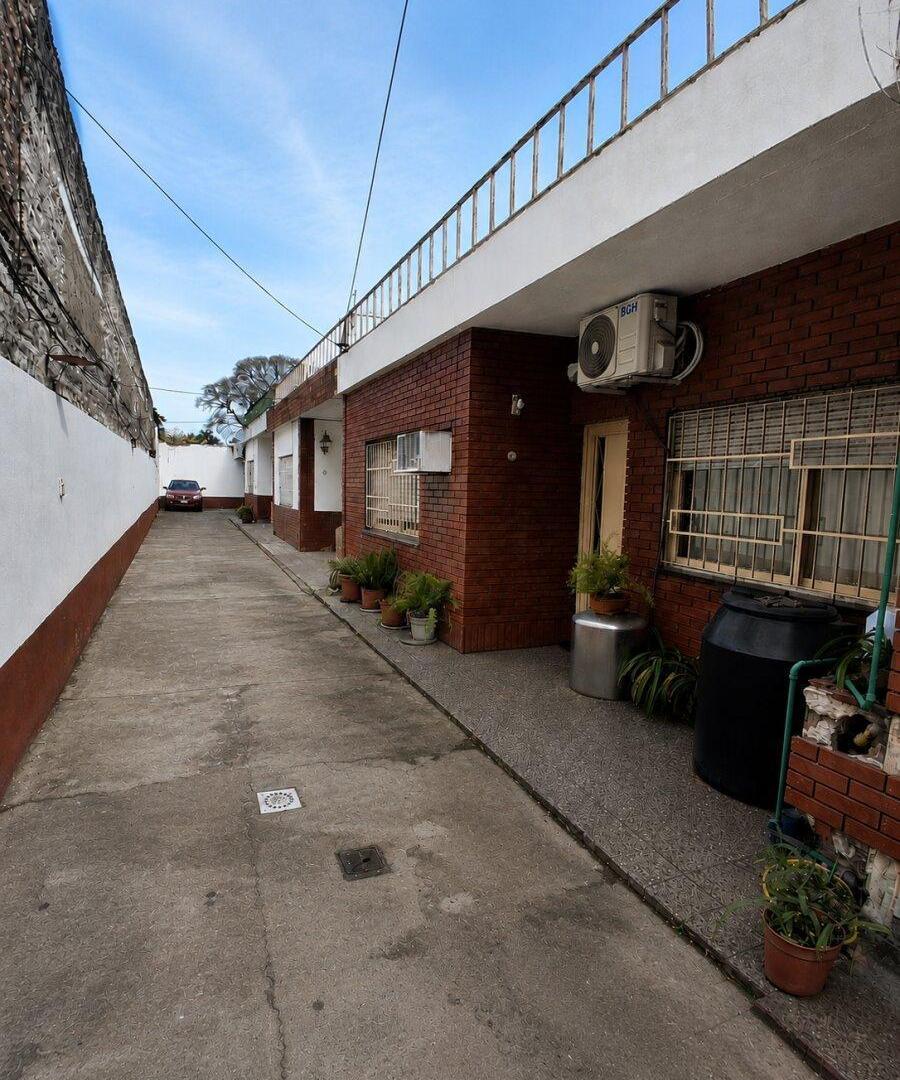 CASA DE PASILLO 2 DORMITOTIOS CON TERRAZA Y COCHERA - ARIJON 27 BIS