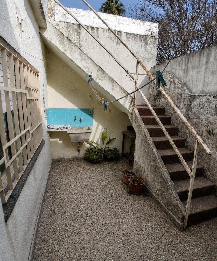 CASA DE PASILLO 2 DORMITOTIOS CON TERRAZA Y COCHERA - ARIJON 27 BIS