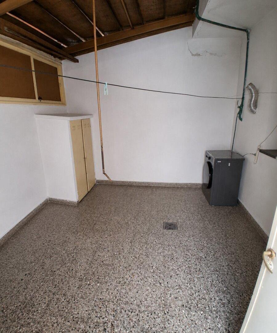 CASA DE PASILLO 2 DORMITOTIOS CON TERRAZA Y COCHERA - ARIJON 27 BIS