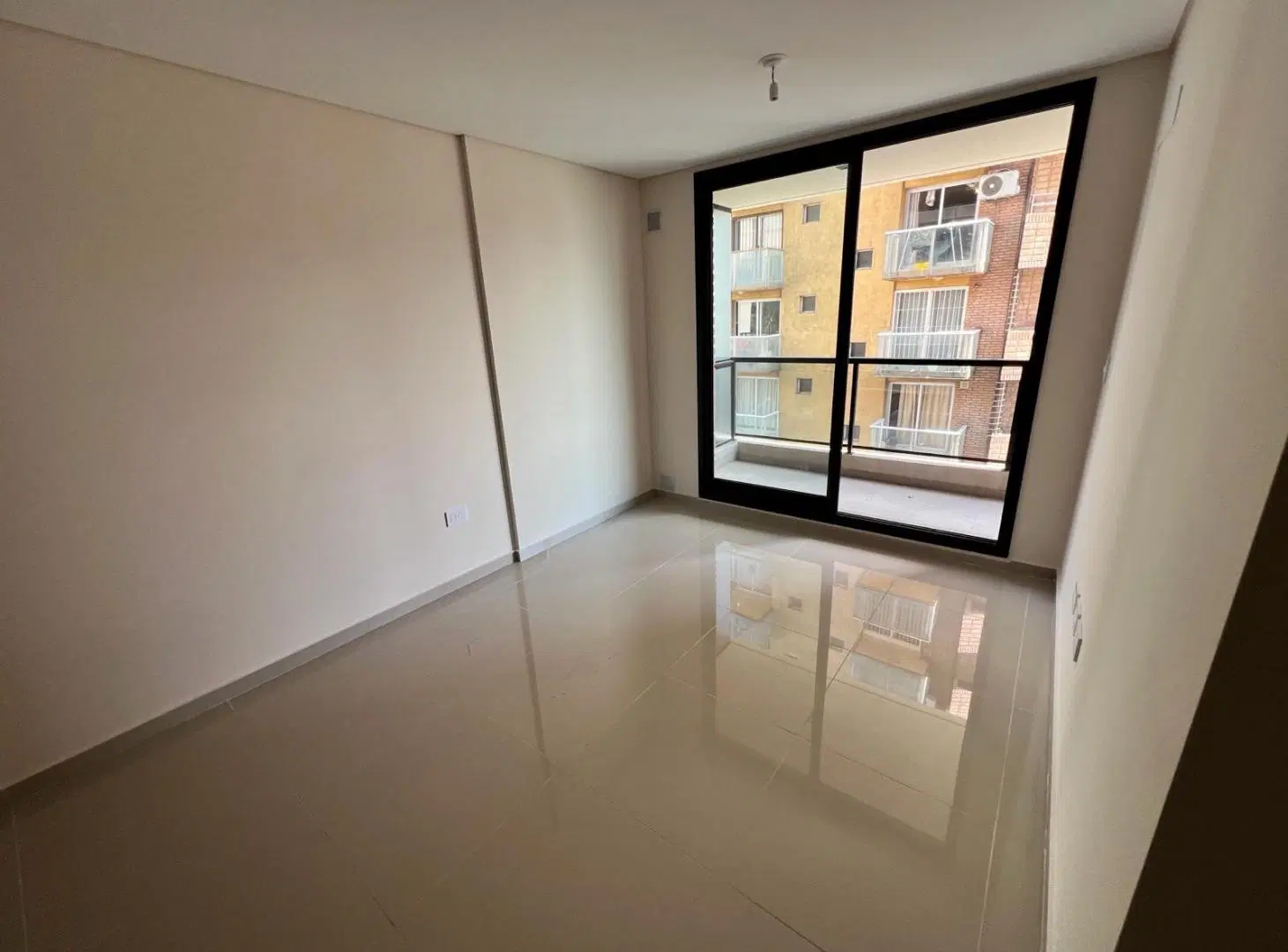VENTA EN REGGIA 7 - DEPTO DE 1 Y 2 DORM EN NUEVA CORDOBA 5