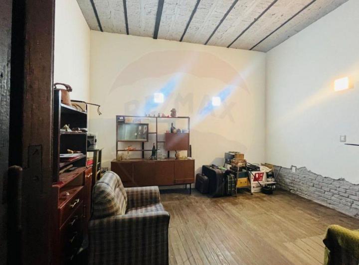 CASA A RECICLAR EN CORDON 1