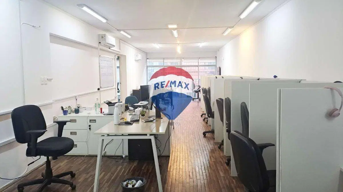 VENTA OFICINA CON RENTA CIUDAD VIEJA 4