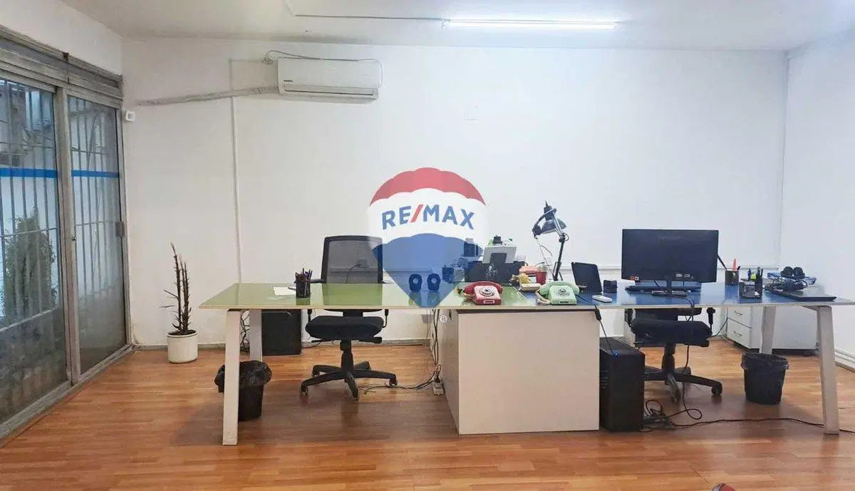 VENTA OFICINA CON RENTA CIUDAD VIEJA 3
