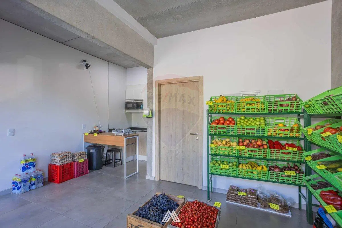 VENTA LOCAL COMERCIAL CON RENTA 6% TRES CRUCES 2