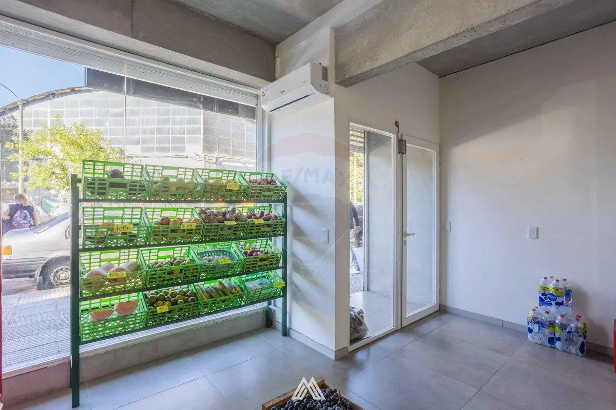 VENTA LOCAL COMERCIAL CON RENTA 6% TRES CRUCES 3