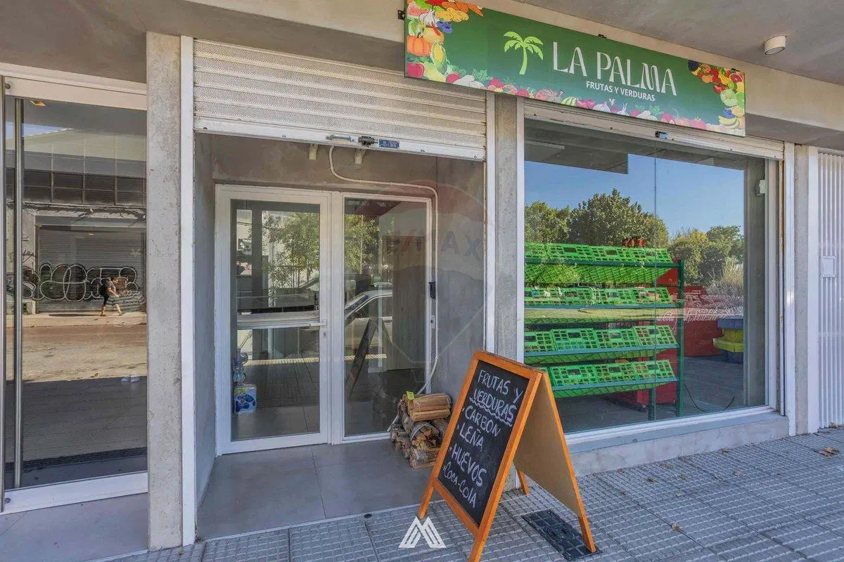VENTA LOCAL COMERCIAL CON RENTA 6% TRES CRUCES 5
