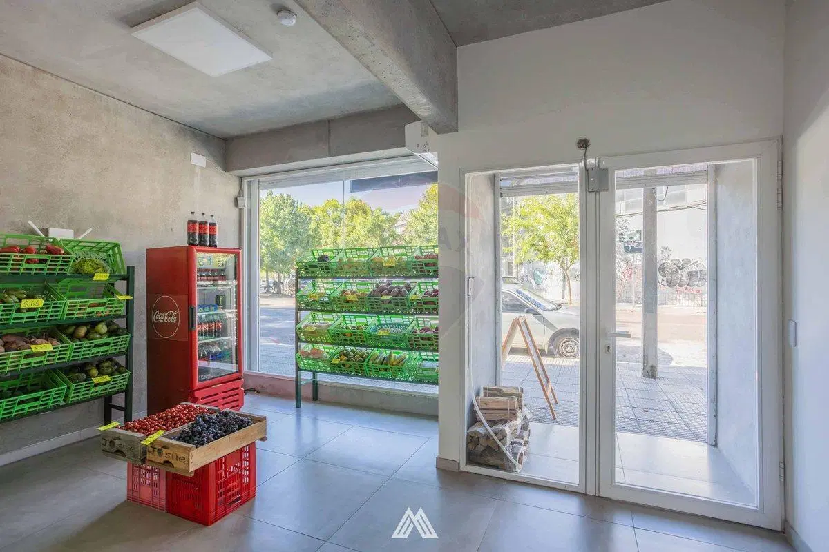 VENTA LOCAL COMERCIAL CON RENTA 6% TRES CRUCES 4