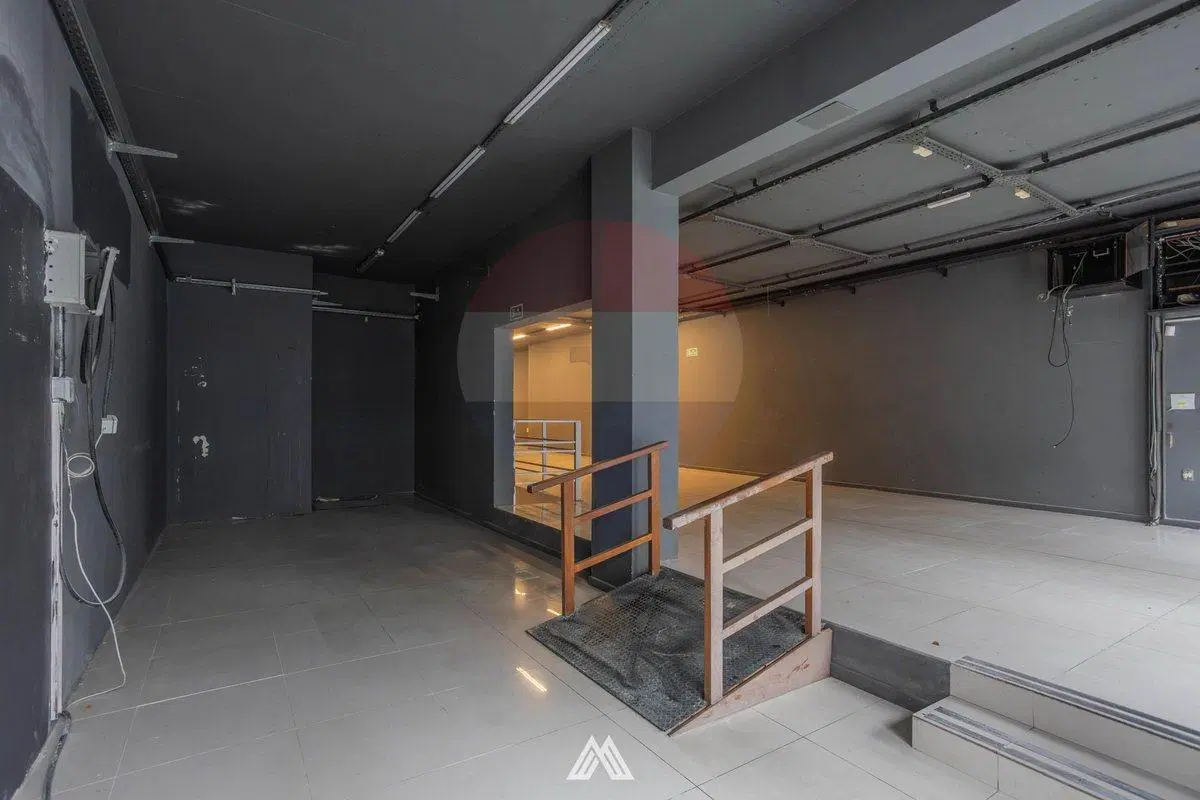 VENTA LOCAL COMERCIAL Y DEP. DOBLE ACCESO CORDON 2