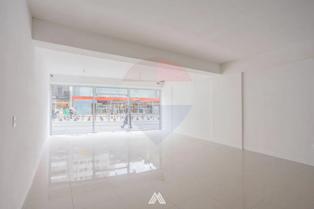 VENTA LOCAL COMERCIAL SOBRE 18 DE JULIO, CORDÓN 3