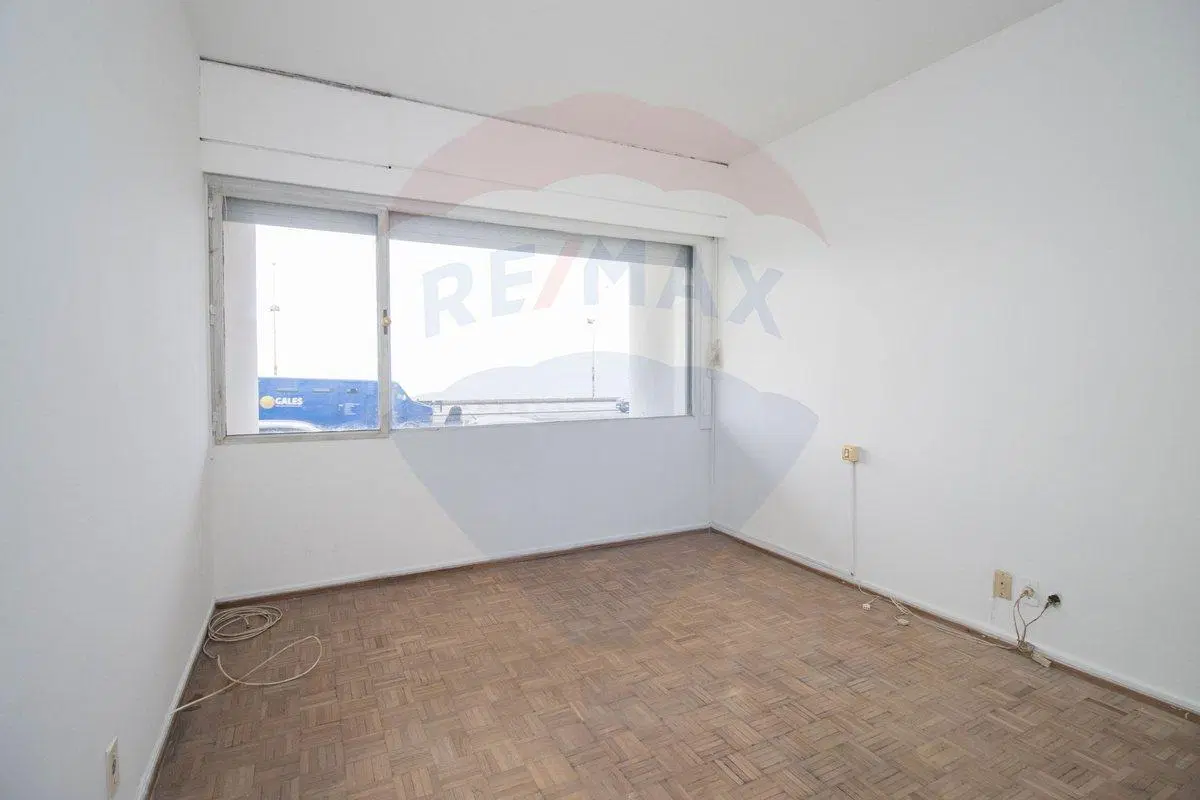 VENTA Pocitos Rambla – Amplio apto a reciclar 5