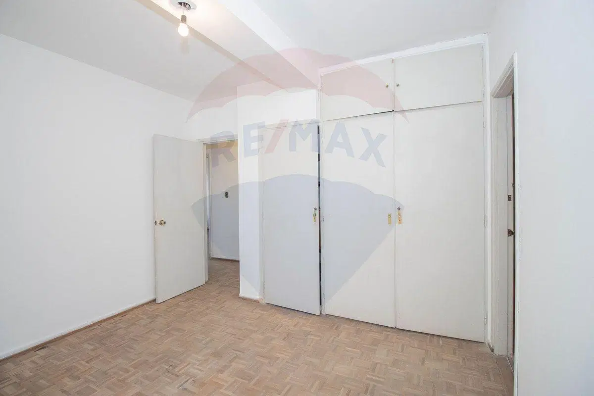 VENTA Pocitos Rambla – Amplio apto a reciclar 4