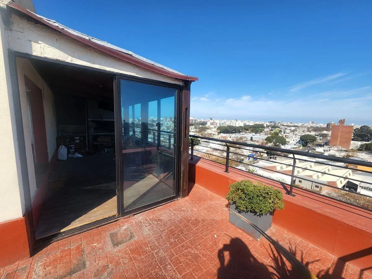 VENTA CON RENTA LA BLANQUEDA, PENTHOUSE , 1 DORMIT 3