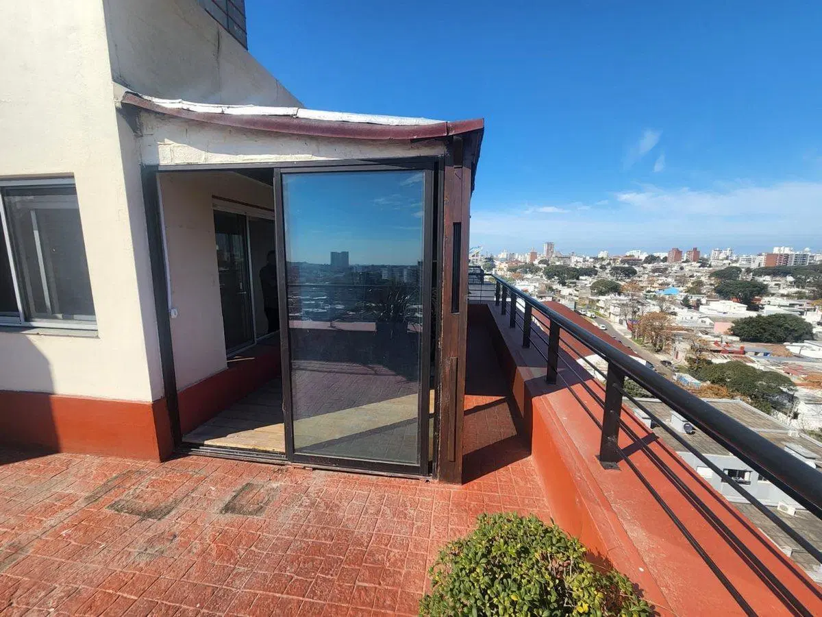 VENTA CON RENTA LA BLANQUEDA, PENTHOUSE , 1 DORMIT 5