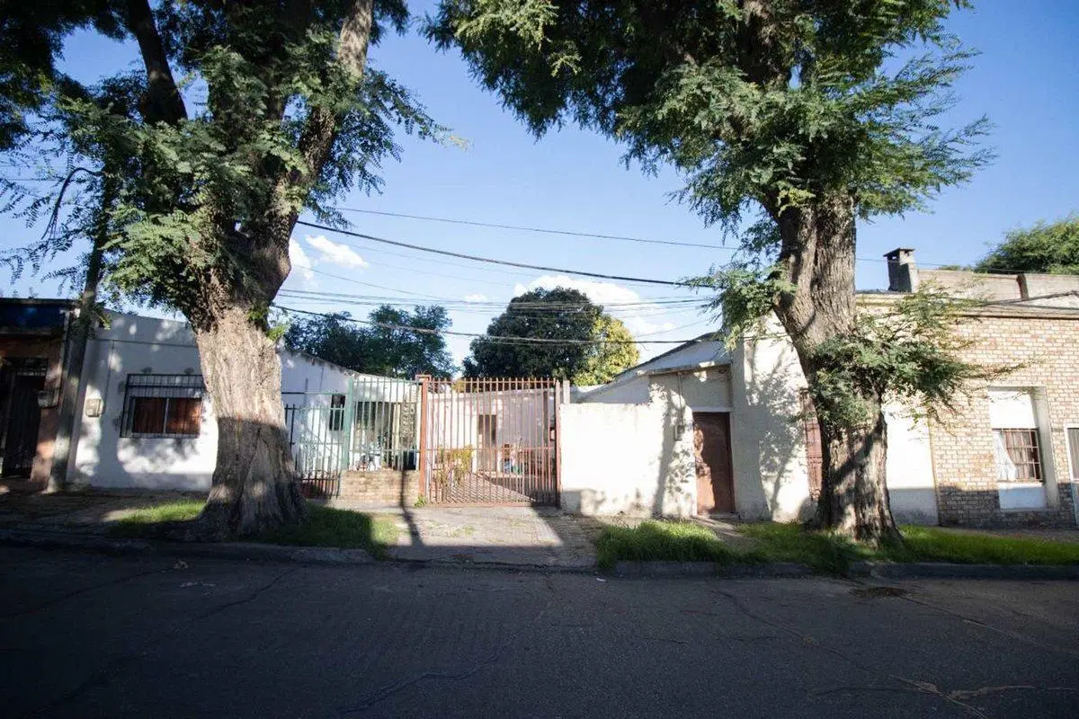 Vendo  casa en Perez Castellanos 2