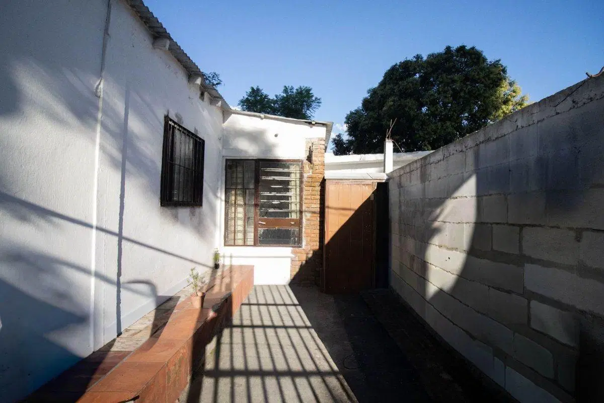 Vendo  casa en Perez Castellanos 4