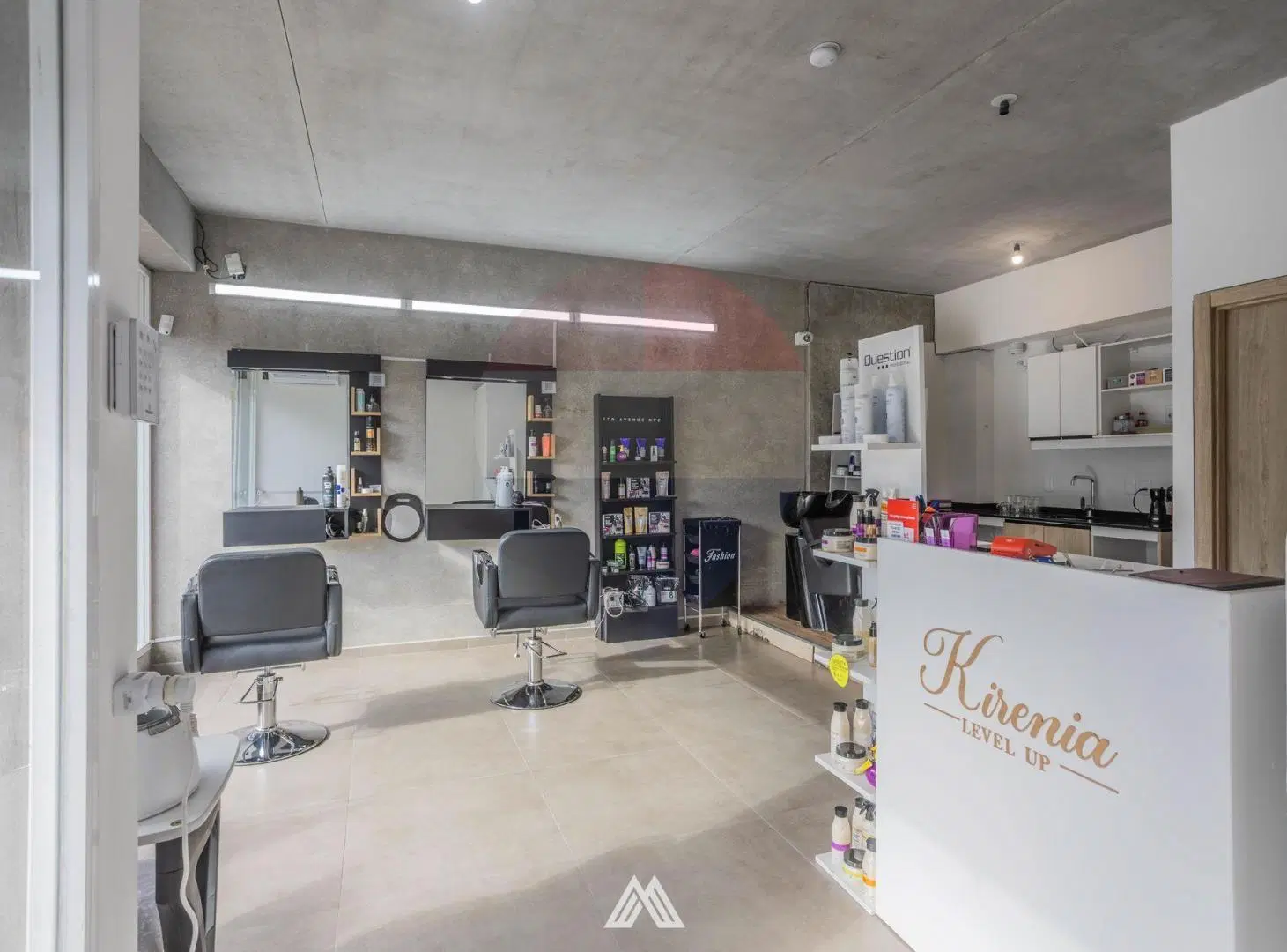 VENTA LOCAL COMERCIAL CON RENTA 6,5% TRES CRUCES 5
