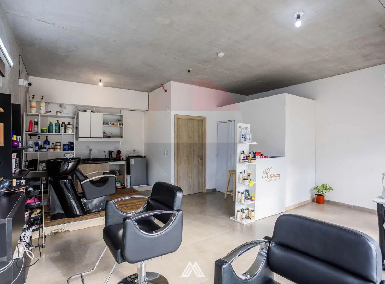 VENTA LOCAL COMERCIAL CON RENTA 6,5% TRES CRUCES 4