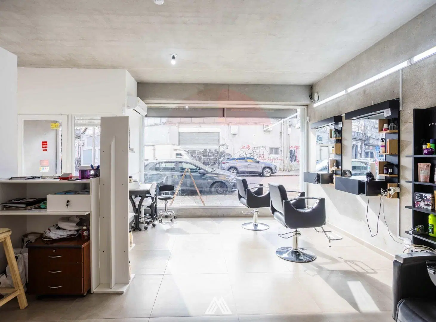 VENTA LOCAL COMERCIAL CON RENTA 6,5% TRES CRUCES 3