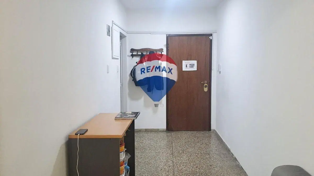 VENTA OFICINA CON RENTA CIUDAD VIEJA 1