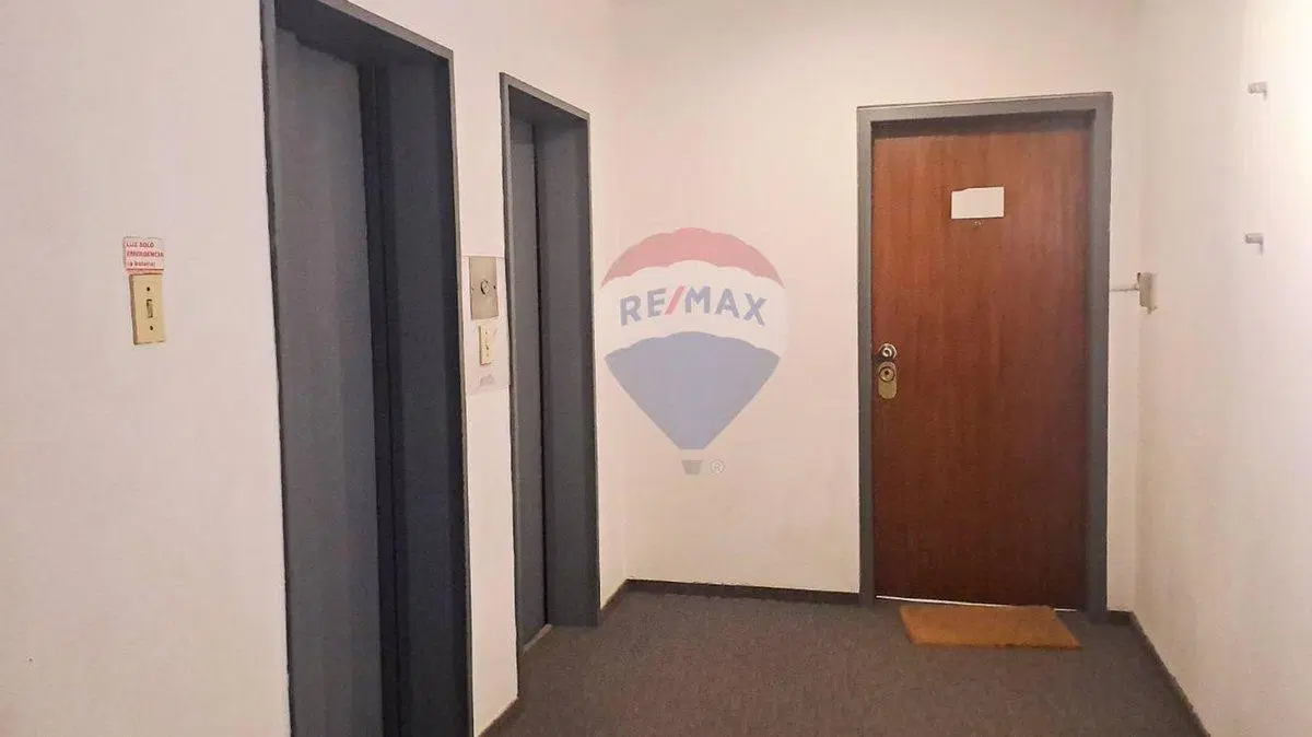VENTA OFICINA CON RENTA CIUDAD VIEJA 3