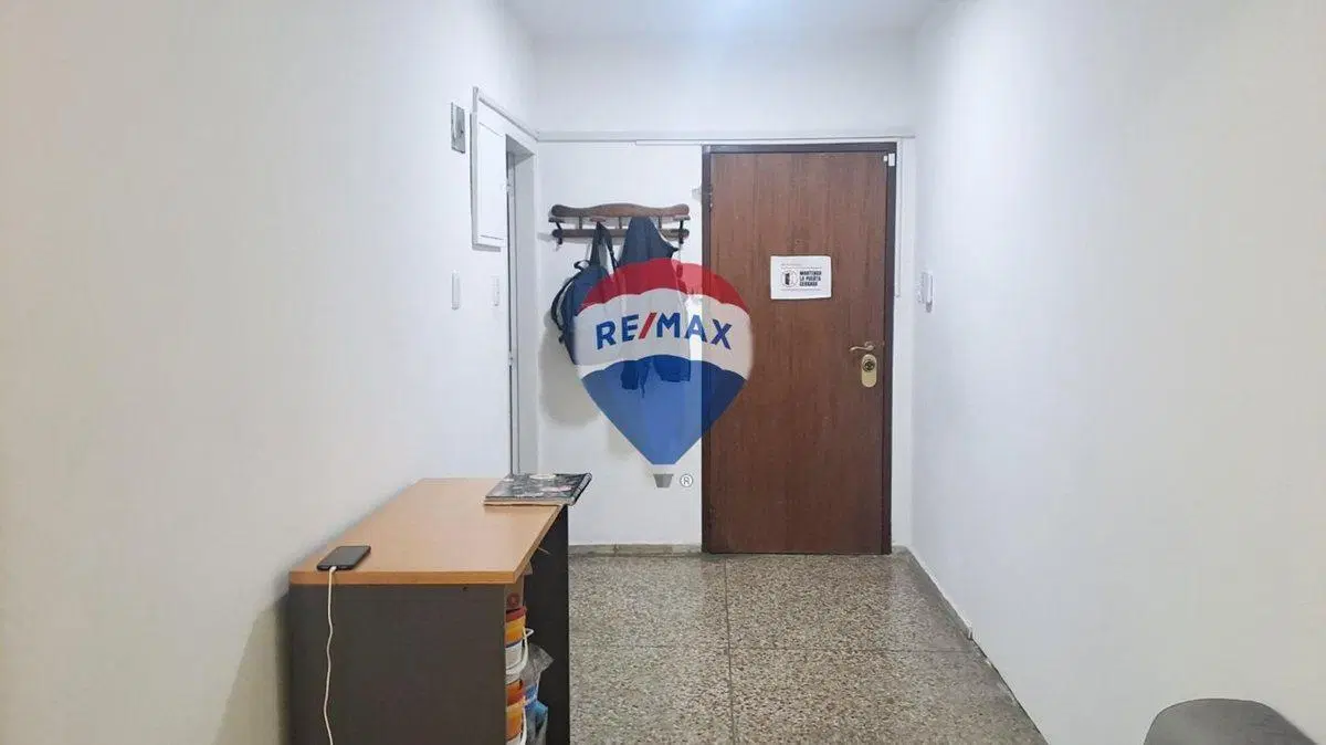 VENTA OFICINA CON RENTA CIUDAD VIEJA 4