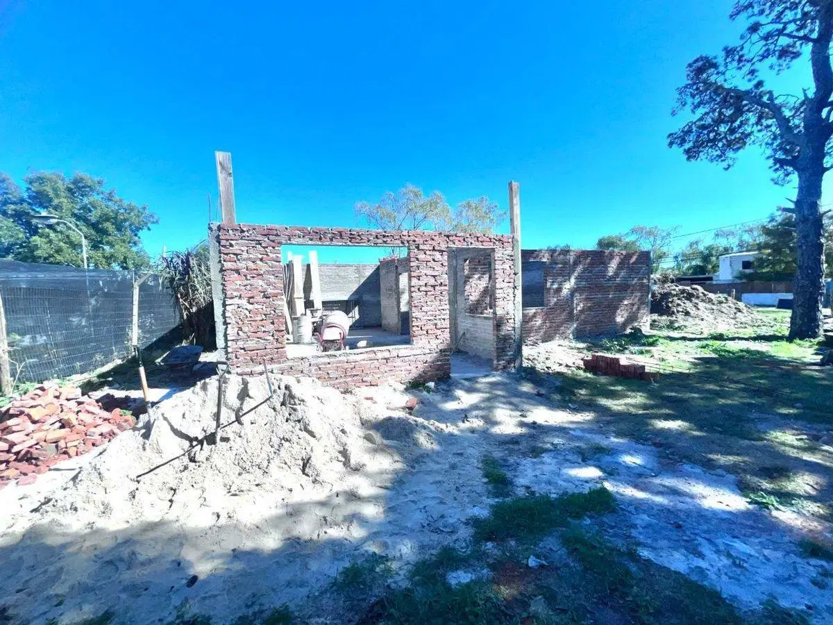 VENTA CASA 3 DORMITORIOS PROXIMO A CAR ONE 5