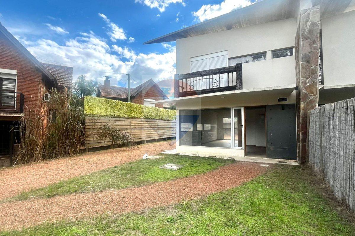 VENTA DE CASA 3 DORMITORIOS EN LOMAS DE SOLYMAR