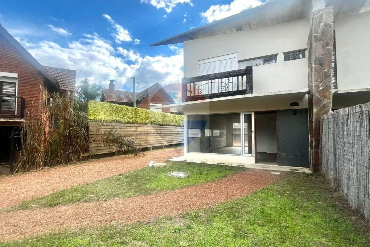 VENTA DE CASA 3 DORMITORIOS EN LOMAS DE SOLYMAR 1