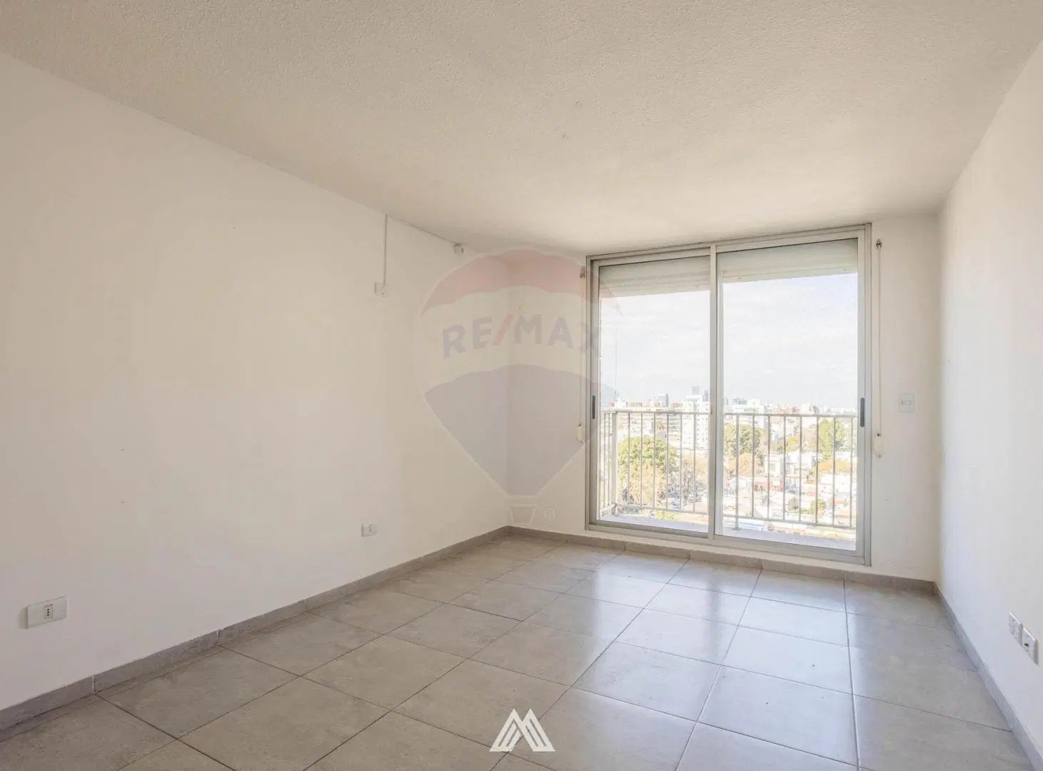 VENTA MONOAMBIENTE C/BALCON Y GARAJE LA BLANQUEADA 5