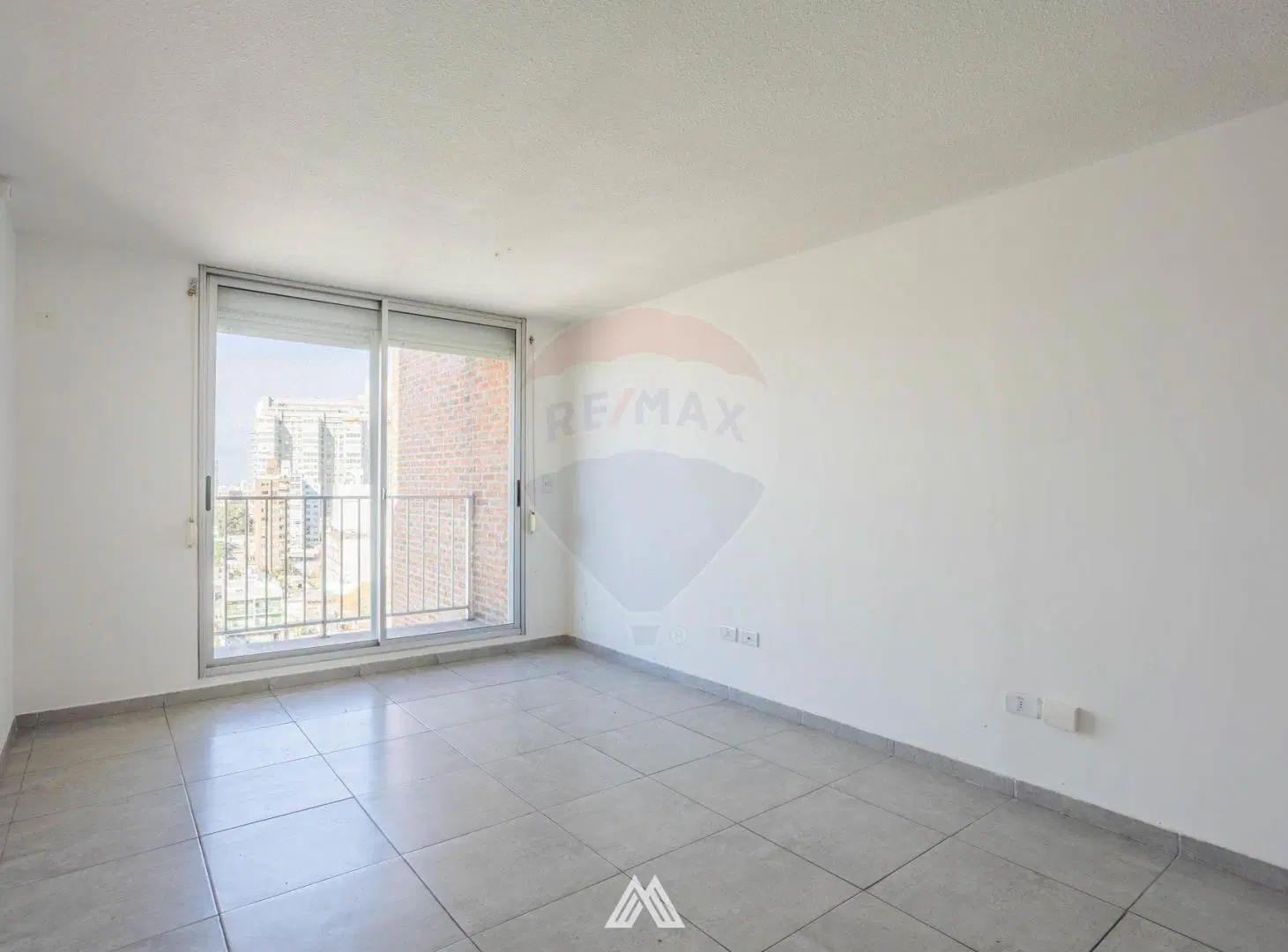 VENTA MONOAMBIENTE C/BALCON Y GARAJE LA BLANQUEADA 2
