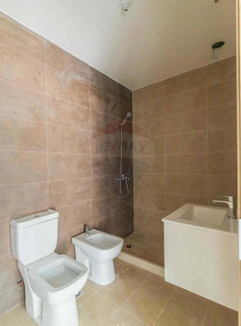 VENTA LOCAL COMERCIAL CON RENTA 6% TRES CRUCES 8