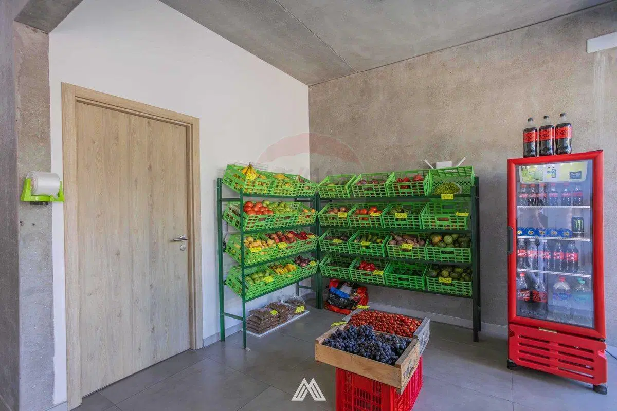 VENTA LOCAL COMERCIAL CON RENTA 6% TRES CRUCES 3