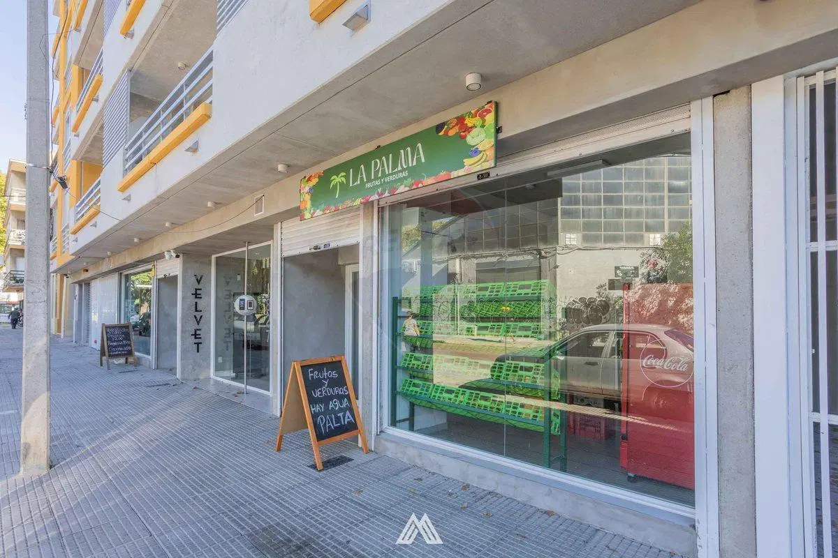 VENTA LOCAL COMERCIAL CON RENTA 6% TRES CRUCES 5