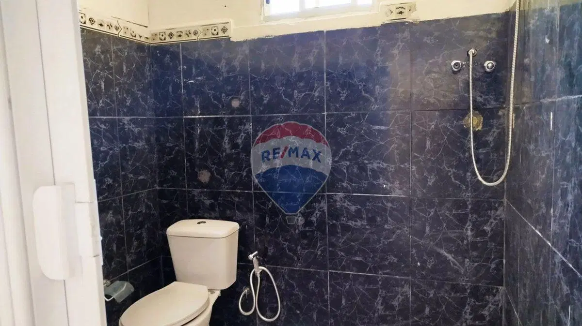 VENTA CASA + APTO CON RENTA EN FLOR DE MAROÑAS 8