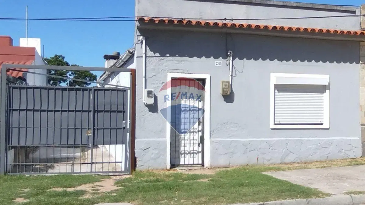 VENTA CASA + APTO CON RENTA EN FLOR DE MAROÑAS 4
