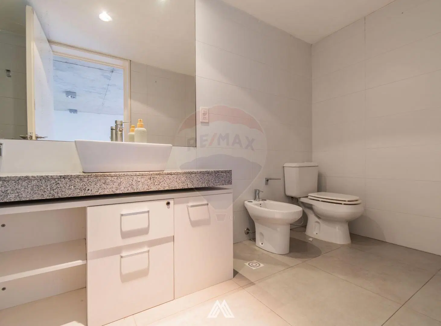 VENTA APTO TRIPLEX UN DORM 2 BAÑOS PARR. POCITOS 5